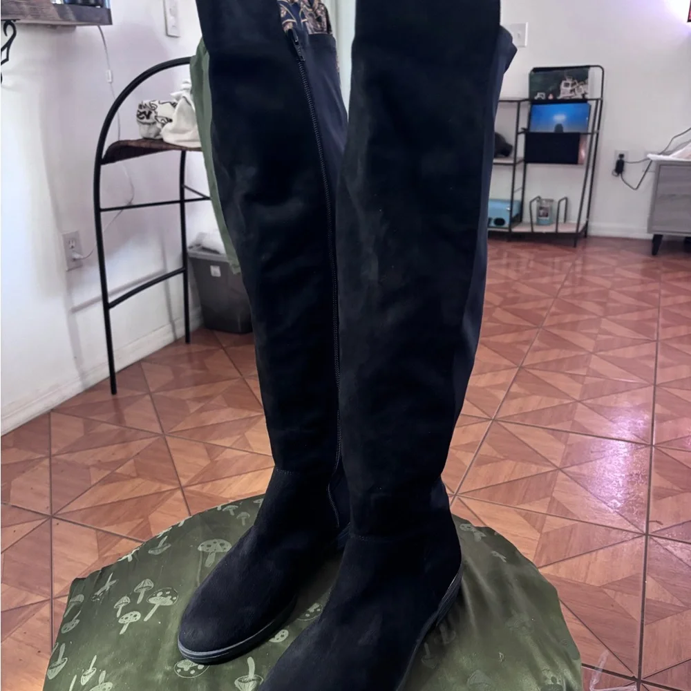 Simply Vera by Vera Wang Black Over-the-Knee Suede-Look Leather Boots size 8
